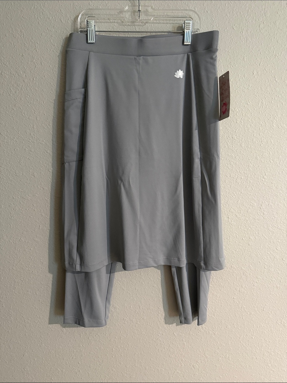 NWT Snoga Athletics Women’s Small 21 inch Gray Workout Skirt with Leggings
